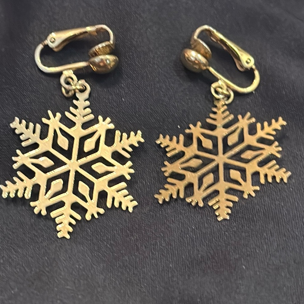 Avon Shiny Gold Metal Snowflake Clip Earrings - 1 1/4” drop